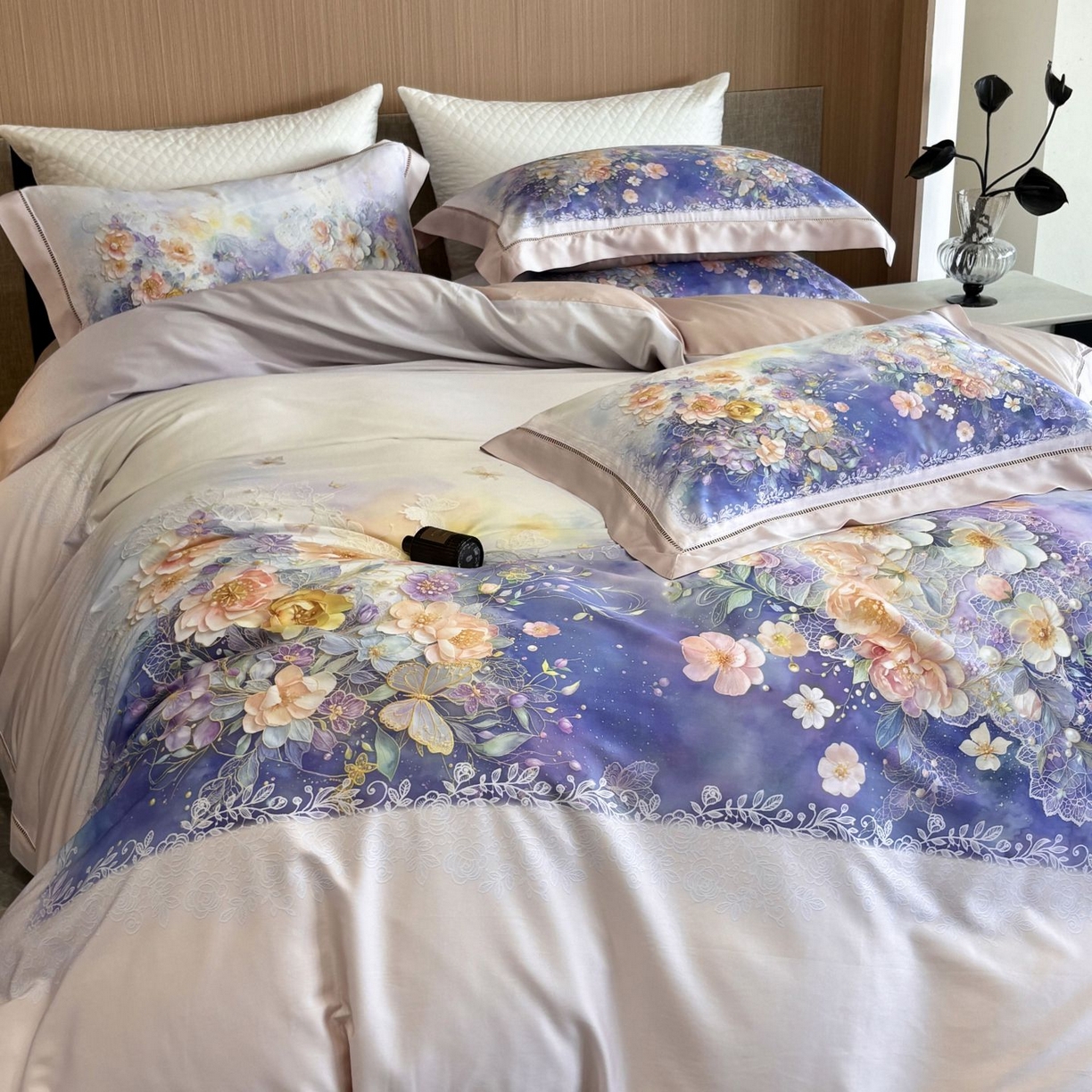 91家纺网 家纺一手货源 找家纺 佳汐蓝家纺 2025新款天丝棉数码印花镂空床盖款四件套 素影紫