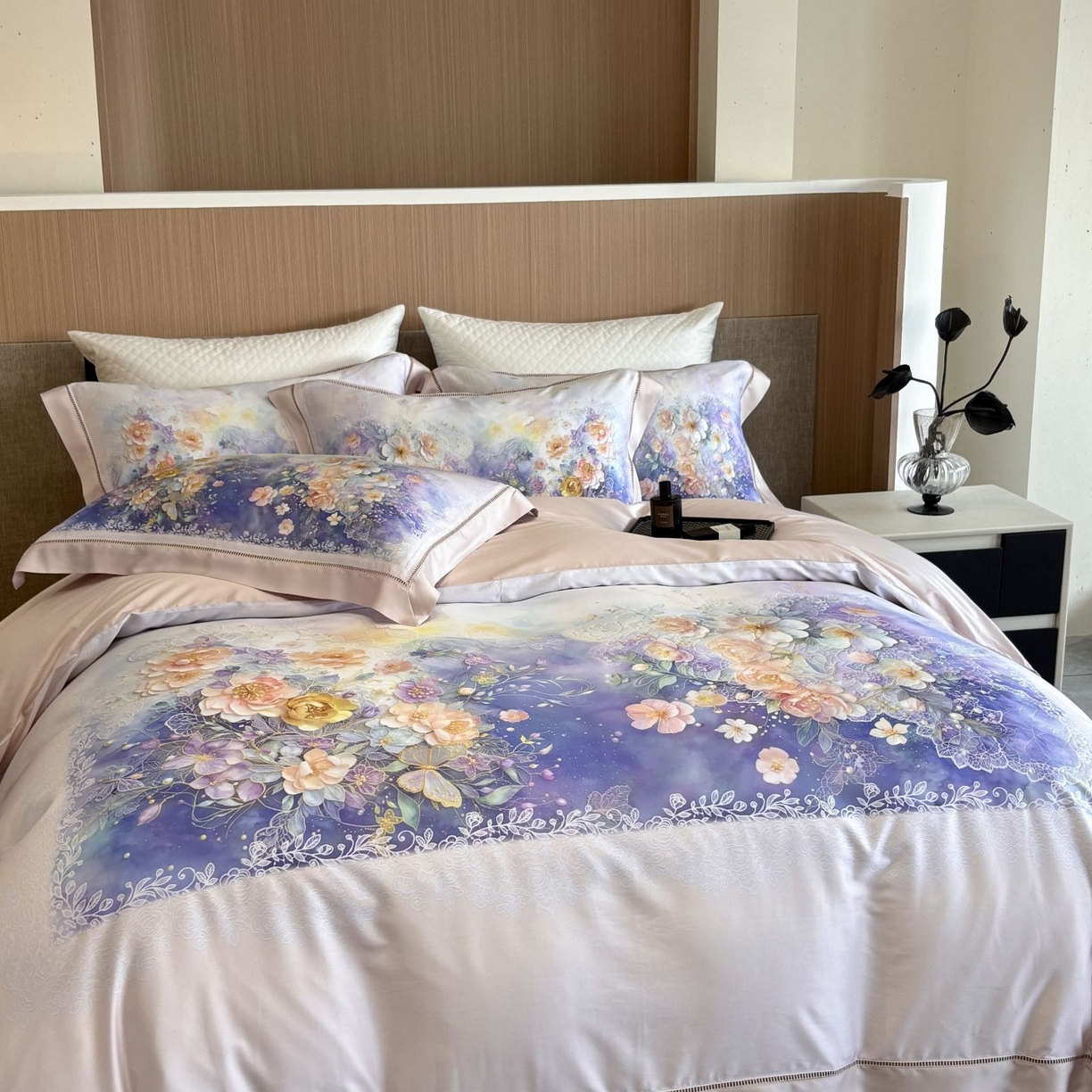 91家纺网 家纺一手货源 找家纺 佳汐蓝家纺 2025新款天丝棉数码印花镂空床盖款四件套 素影紫