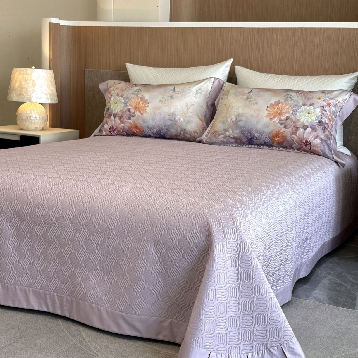 91家纺网 家纺一手货源 找家纺 佳汐蓝家纺 2025新款天丝棉数码印花镂空床盖款四件套 花间悦-紫