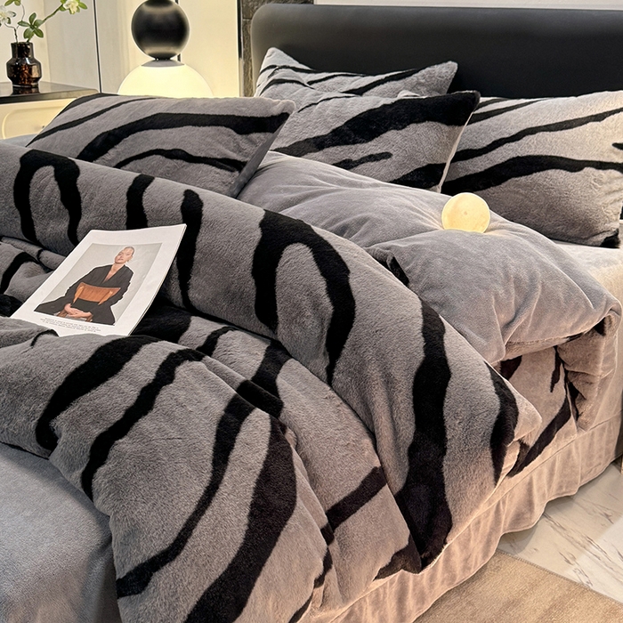 91家纺网 家纺一手货源 找家纺 （总）唐人居 2025新款兔毛绒牛奶绒四件套--斑马