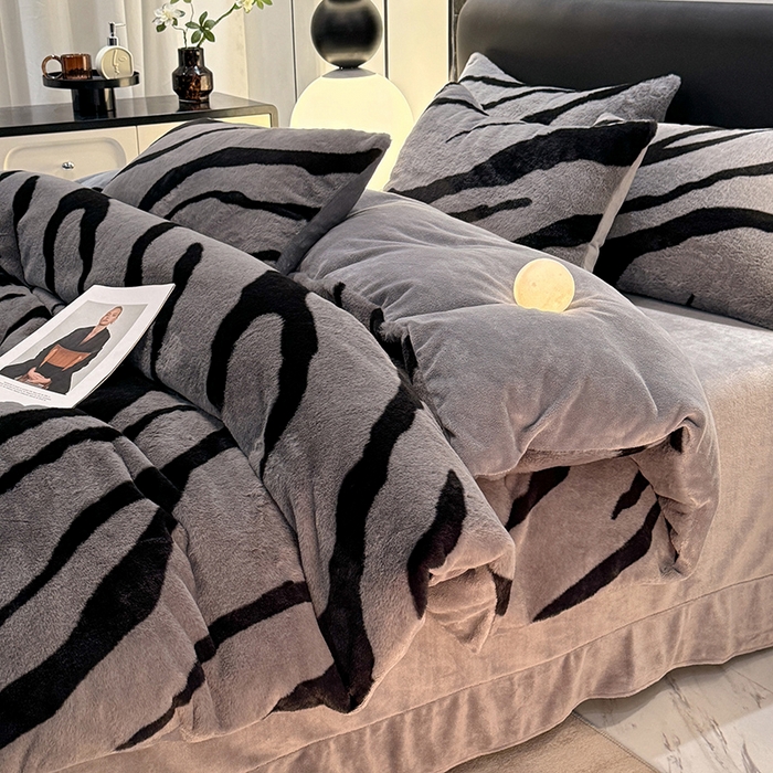 91家纺网 家纺一手货源 找家纺 （总）唐人居 2025新款兔毛绒牛奶绒四件套--斑马