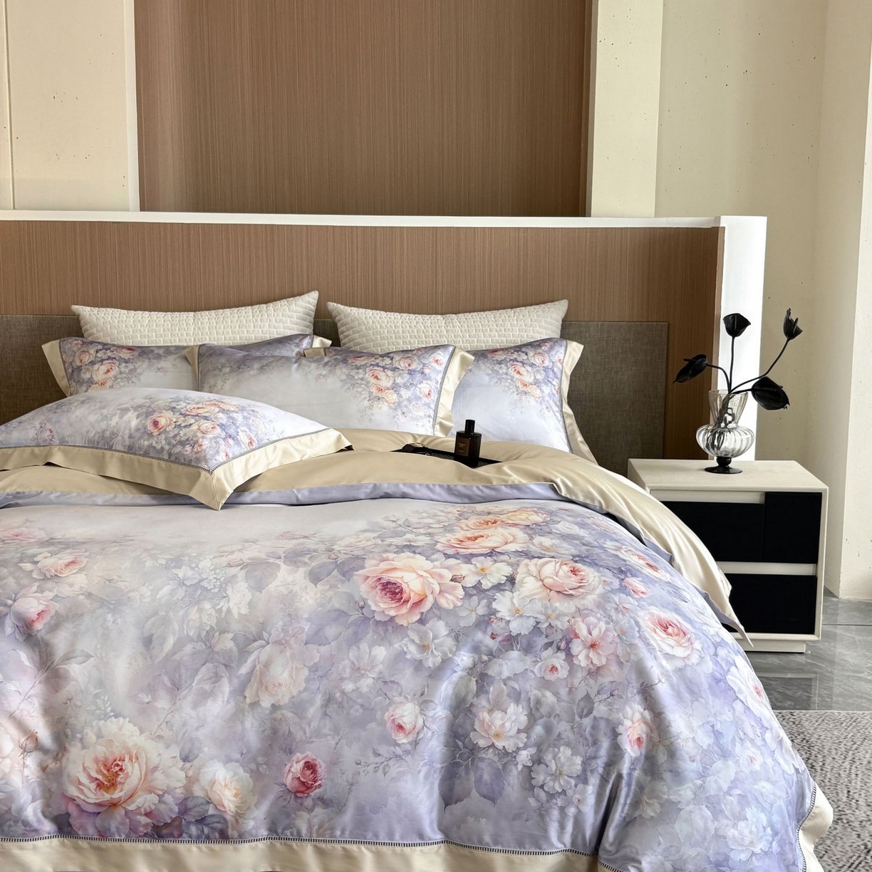 91家纺网 家纺一手货源 找家纺 佳汐蓝家纺 2025新款天丝棉数码印花镂空床盖款四件套 伊利花园紫