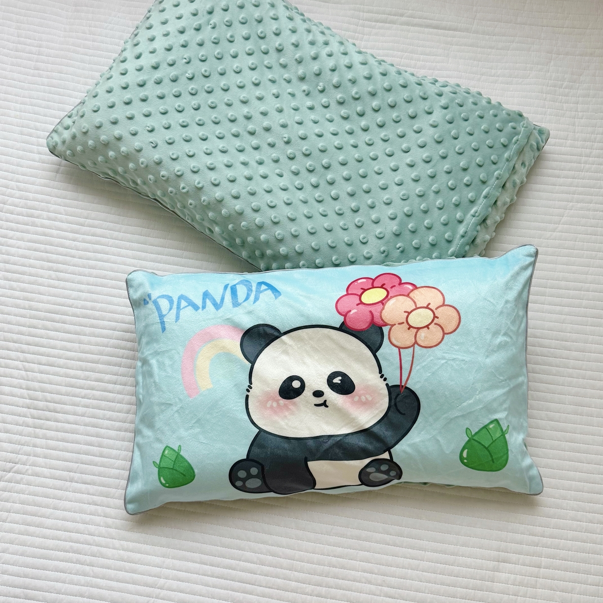 91家纺网 家纺一手货源 找家纺 萌宝家纺 2025新款大版儿童豆豆绒枕套幼儿园安抚枕头枕芯 气球熊猫