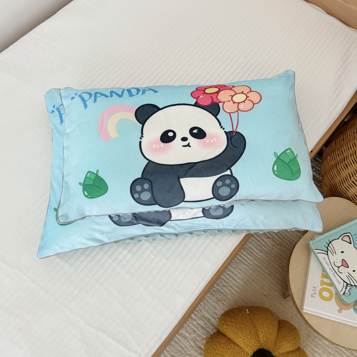 91家纺网 家纺一手货源 找家纺 萌宝家纺 2025新款大版儿童豆豆绒枕套幼儿园安抚枕头枕芯 气球熊猫