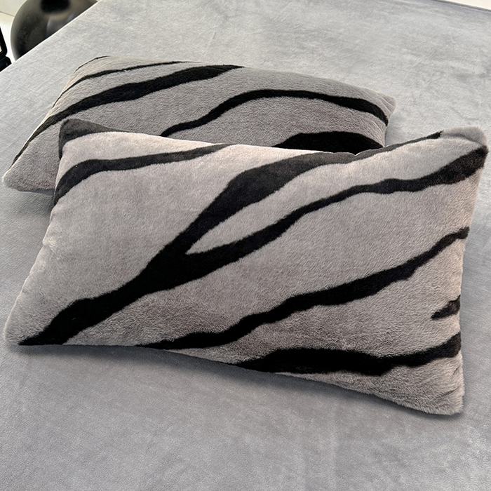 91家纺网 家纺一手货源 找家纺 唐人居 2025新款兔毛绒牛奶绒四件套--斑马 斑马-迷雾灰