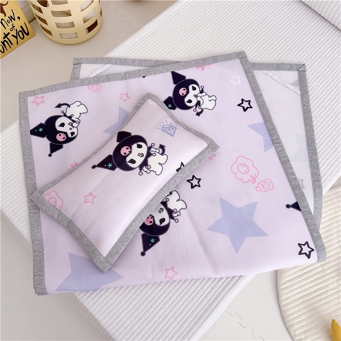 91家纺网 家纺一手货源 找家纺 萌宝家纺 2025新款三丽鸥凉感丝夏被凉席三件套幼儿园小学生宿舍系列 库洛米