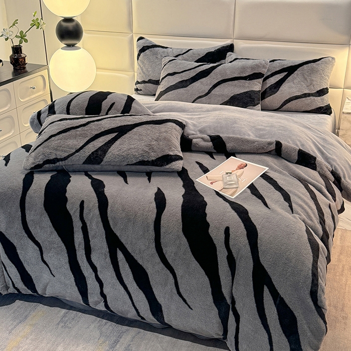 91家纺网 家纺一手货源 找家纺 唐人居 2025新款兔毛绒牛奶绒四件套--斑马 斑马-迷雾灰