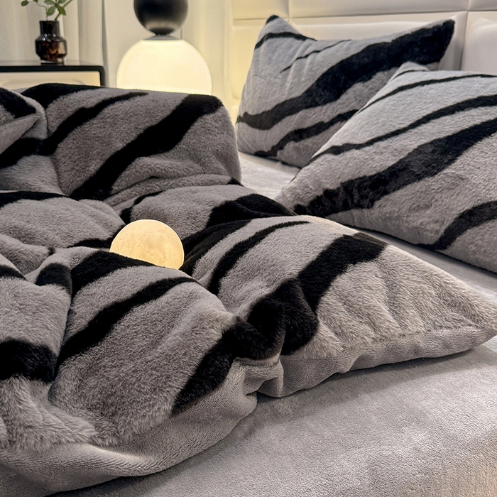 91家纺网 家纺一手货源 找家纺 唐人居 2025新款兔毛绒牛奶绒四件套--斑马 斑马-迷雾灰