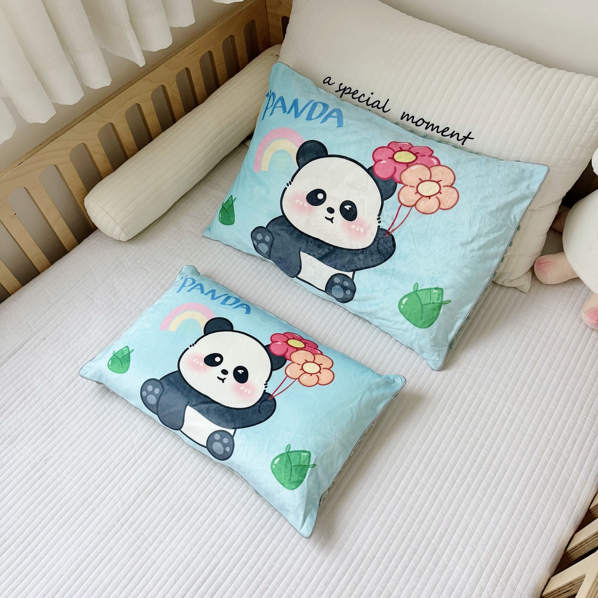 91家纺网 家纺一手货源 找家纺 萌宝家纺 2025新款大版儿童豆豆绒枕套幼儿园安抚枕头枕芯 气球熊猫