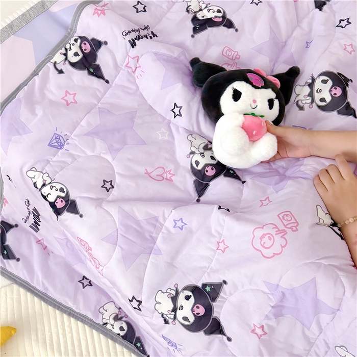 91家纺网 家纺一手货源 找家纺 萌宝家纺 2025新款三丽鸥凉感丝夏被凉席三件套幼儿园小学生宿舍系列 库洛米