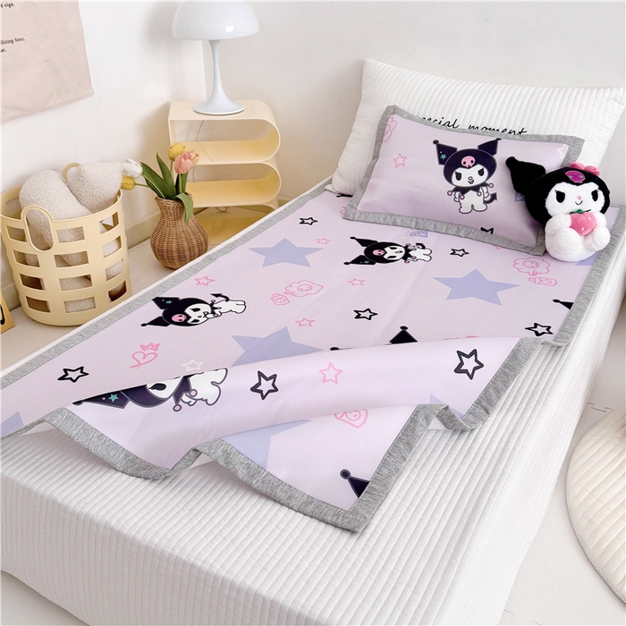 91家纺网 家纺一手货源 找家纺 萌宝家纺 2025新款三丽鸥凉感丝夏被凉席三件套幼儿园小学生宿舍系列 库洛米