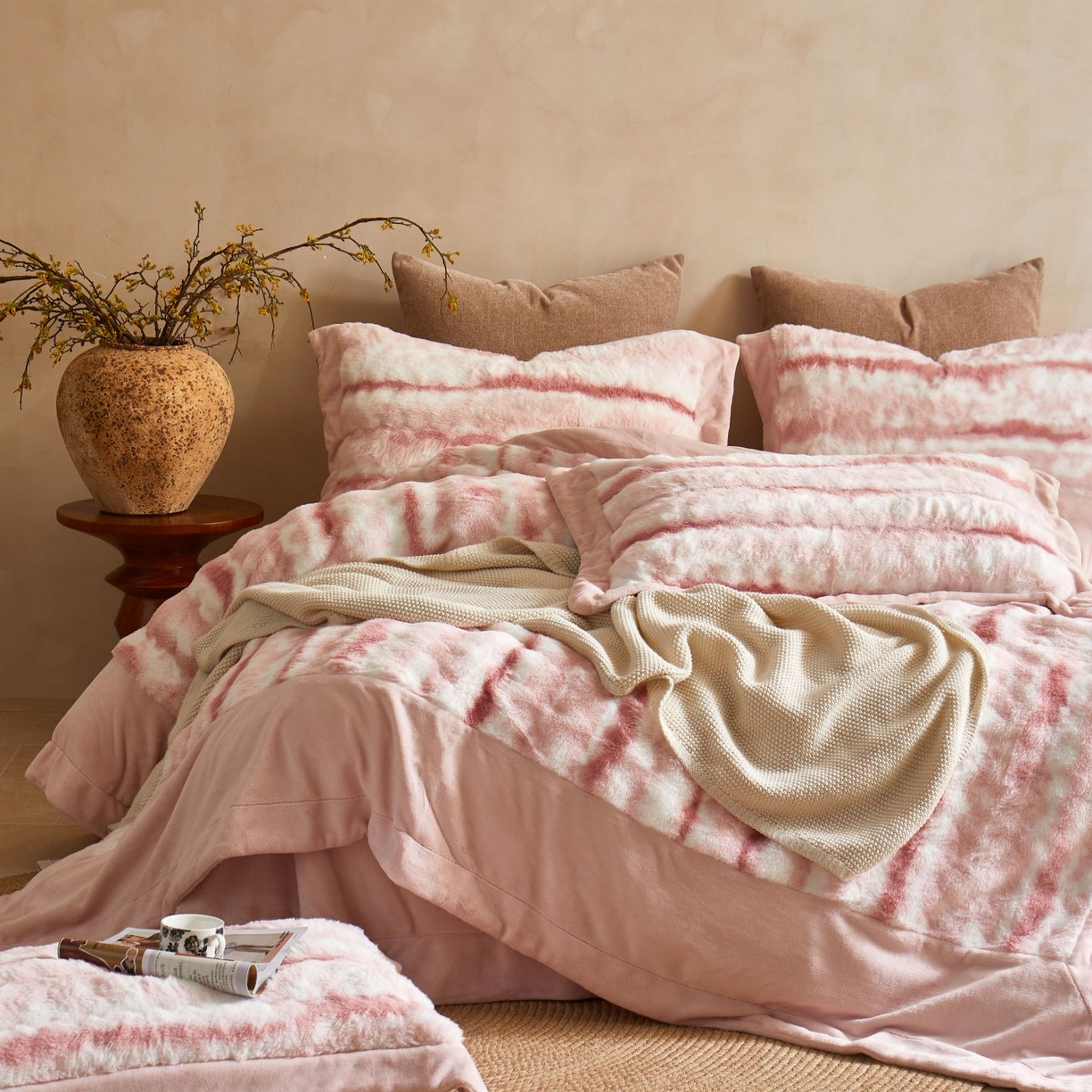 91家纺网 家纺一手货源 找家纺 （总）佳汐蓝家纺 2025新款A类牛奶绒四件套-闪电纹兔毛绒系列