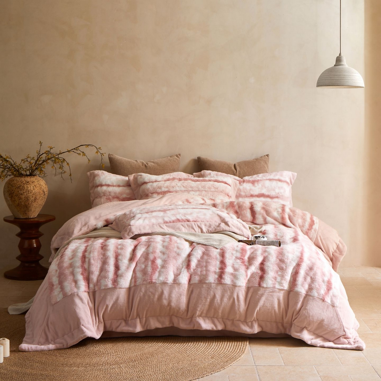 91家纺网 家纺一手货源 找家纺 佳汐蓝家纺 2025新款A类牛奶绒四件套-闪电纹兔毛绒系列 粉色（蜜桃粉）