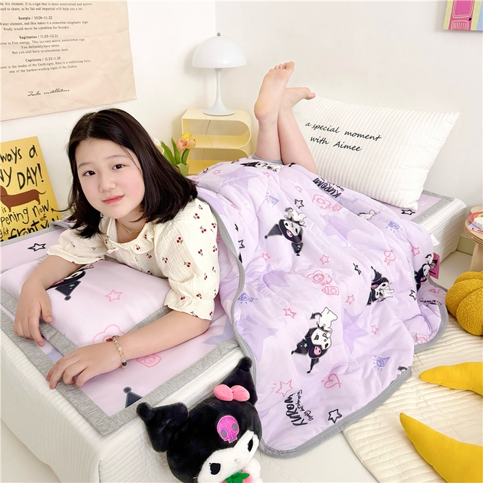 91家纺网 家纺一手货源 找家纺 萌宝家纺 2025新款三丽鸥凉感丝夏被凉席三件套幼儿园小学生宿舍系列 库洛米