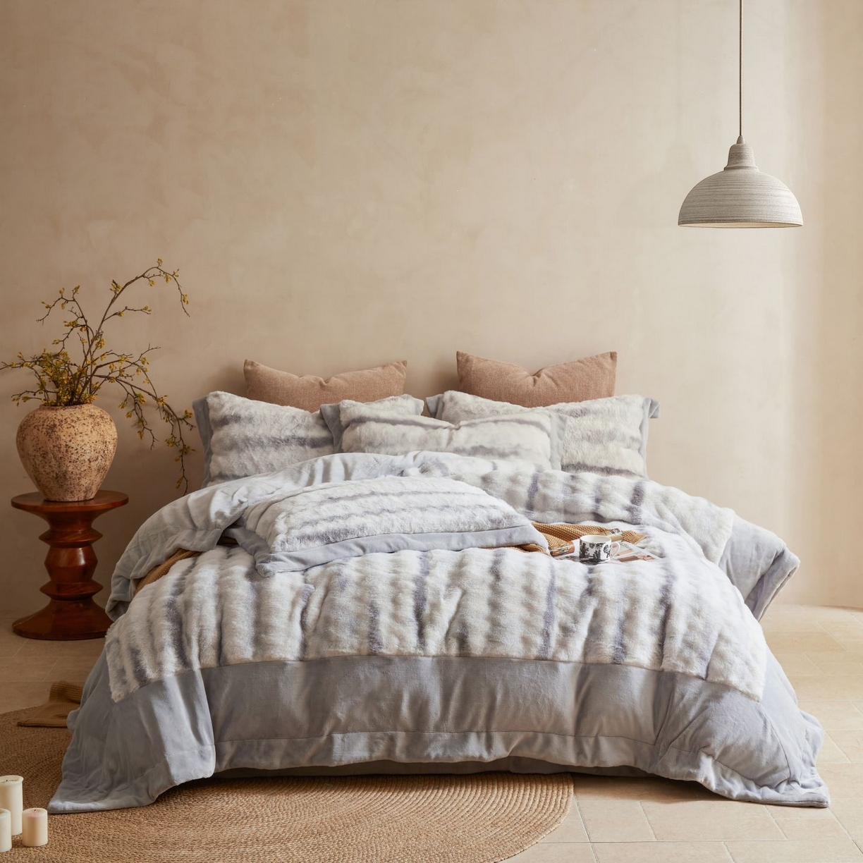 91家纺网 家纺一手货源 找家纺 佳汐蓝家纺 2025新款A类牛奶绒四件套-闪电纹兔毛绒系列 灰色（暖绒灰）