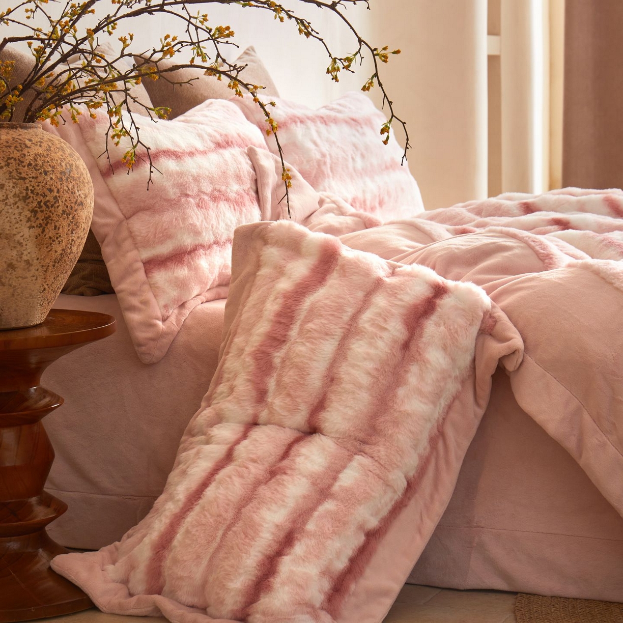 91家纺网 家纺一手货源 找家纺 （总）佳汐蓝家纺 2025新款A类牛奶绒四件套-闪电纹兔毛绒系列