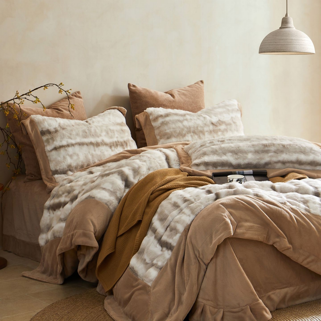 91家纺网 家纺一手货源 找家纺 佳汐蓝家纺 2025新款A类牛奶绒四件套-闪电纹兔毛绒系列 浅咖（拿铁咖）