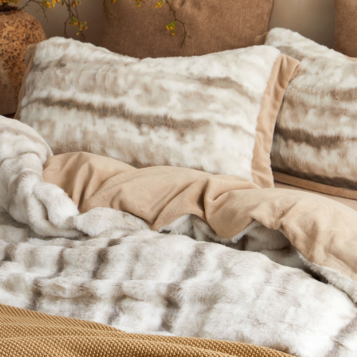 91家纺网 家纺一手货源 找家纺 佳汐蓝家纺 2025新款A类牛奶绒四件套-闪电纹兔毛绒系列 浅咖（拿铁咖）