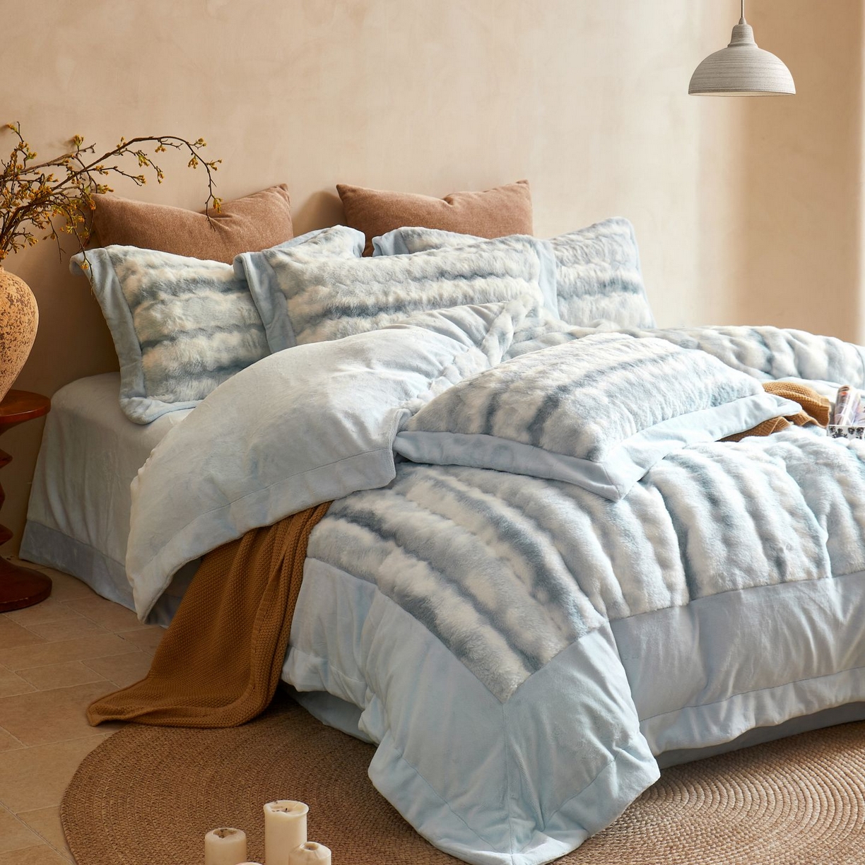 91家纺网 家纺一手货源 找家纺 佳汐蓝家纺 2025新款A类牛奶绒四件套-闪电纹兔毛绒系列 蓝色（绒湖蓝）