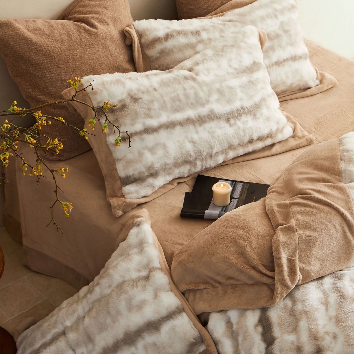 91家纺网 家纺一手货源 找家纺 佳汐蓝家纺 2025新款A类牛奶绒四件套-闪电纹兔毛绒系列 浅咖（拿铁咖）