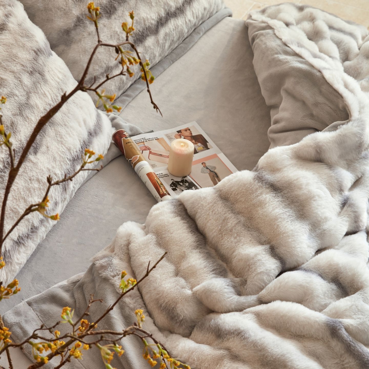 91家纺网 家纺一手货源 找家纺 佳汐蓝家纺 2025新款A类牛奶绒四件套-闪电纹兔毛绒系列 灰色（暖绒灰）