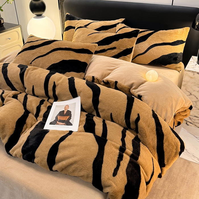 91家纺网 家纺一手货源 找家纺 唐人居 2025新款兔毛绒牛奶绒四件套--斑马 斑马-奶黄