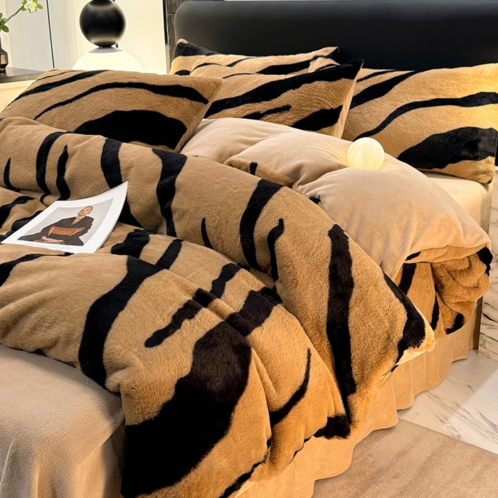 91家纺网 家纺一手货源 找家纺 唐人居 2025新款兔毛绒牛奶绒四件套--斑马 斑马-奶黄