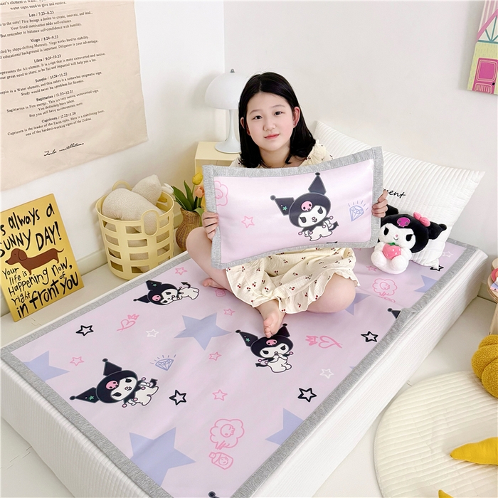 91家纺网 家纺一手货源 找家纺 萌宝家纺 2025新款三丽鸥凉感丝夏被凉席三件套幼儿园小学生宿舍系列 库洛米