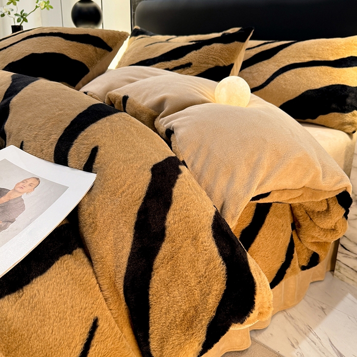91家纺网 家纺一手货源 找家纺 唐人居 2025新款兔毛绒牛奶绒四件套--斑马 斑马-奶黄