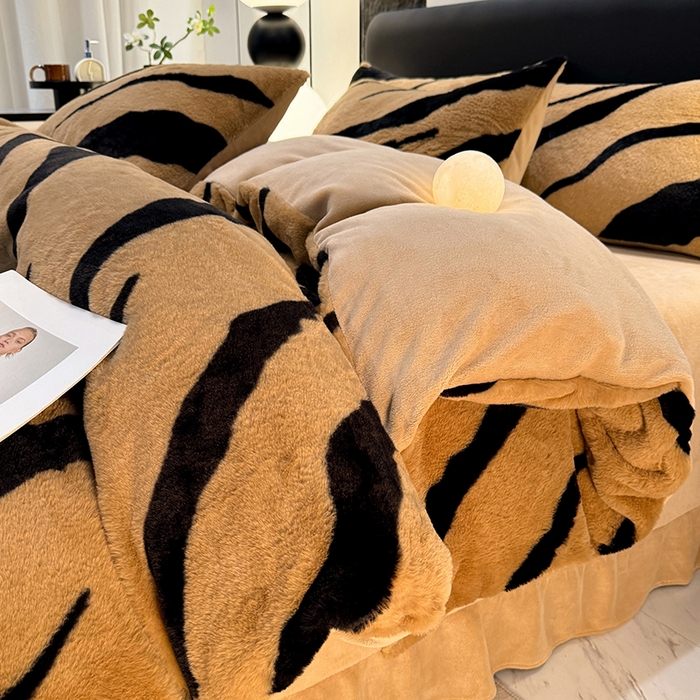 91家纺网 家纺一手货源 找家纺 唐人居 2025新款兔毛绒牛奶绒四件套--斑马 斑马-奶黄