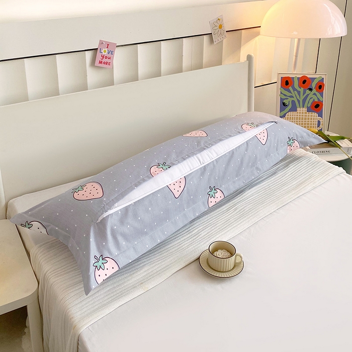 91家纺网 家纺一手货源 找家纺 雨彤家纺 2025新款小清新斜纹印花双人枕套 草莓圣代-灰