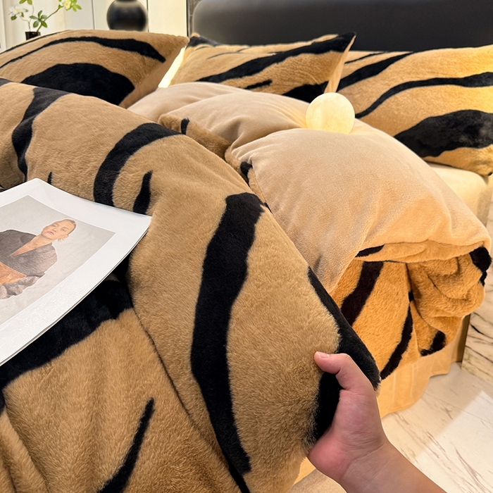 91家纺网 家纺一手货源 找家纺 唐人居 2025新款兔毛绒牛奶绒四件套--斑马 斑马-奶黄