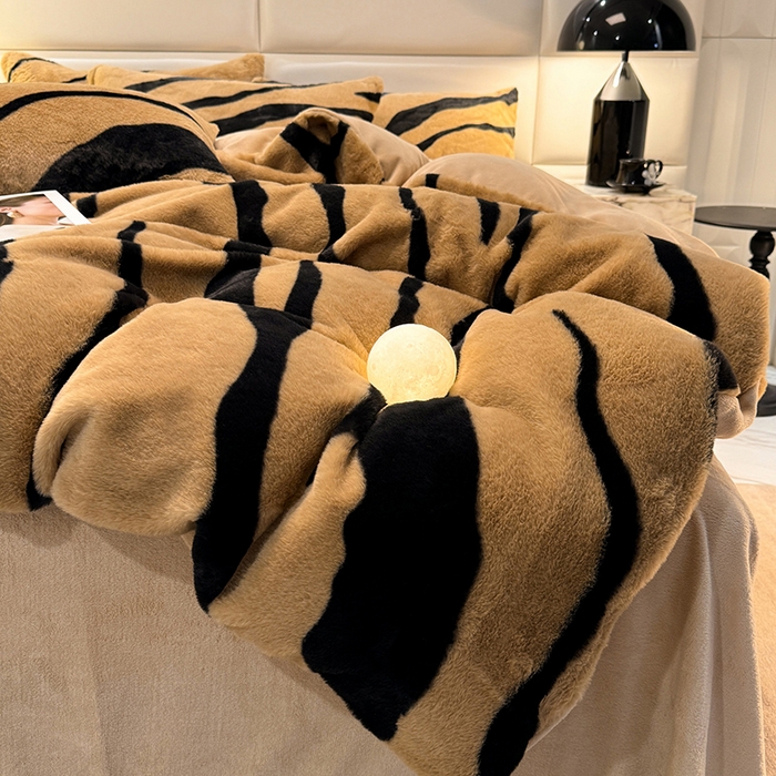 91家纺网 家纺一手货源 找家纺 唐人居 2025新款兔毛绒牛奶绒四件套--斑马 斑马-奶黄