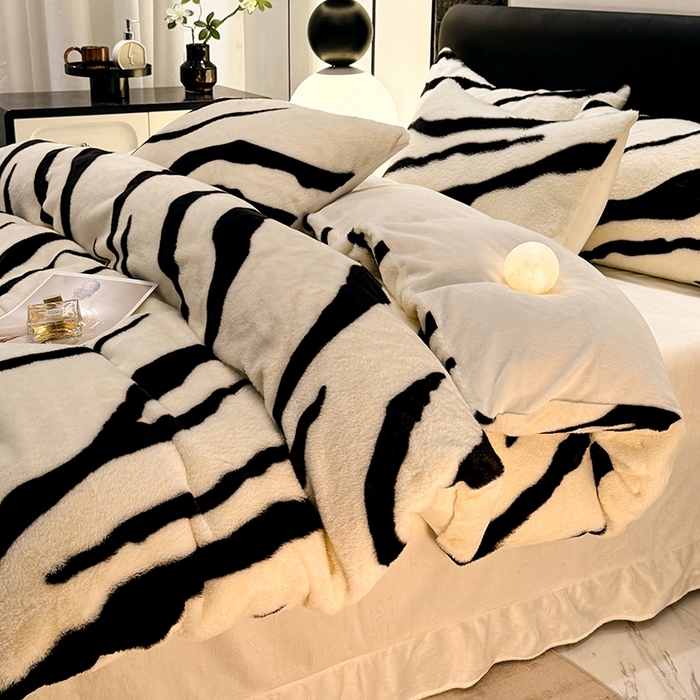 91家纺网 家纺一手货源 找家纺 唐人居 2025新款兔毛绒牛奶绒四件套--斑马 斑马-奶白