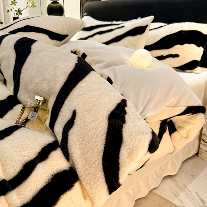 91家纺网 家纺一手货源 找家纺 唐人居 2025新款兔毛绒牛奶绒四件套--斑马 斑马-奶白