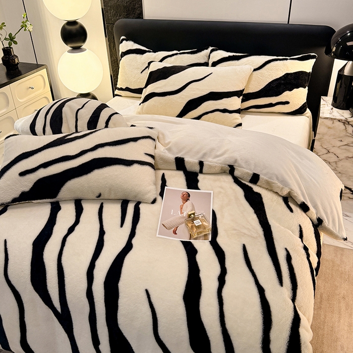 91家纺网 家纺一手货源 找家纺 唐人居 2025新款兔毛绒牛奶绒四件套--斑马 斑马-奶白