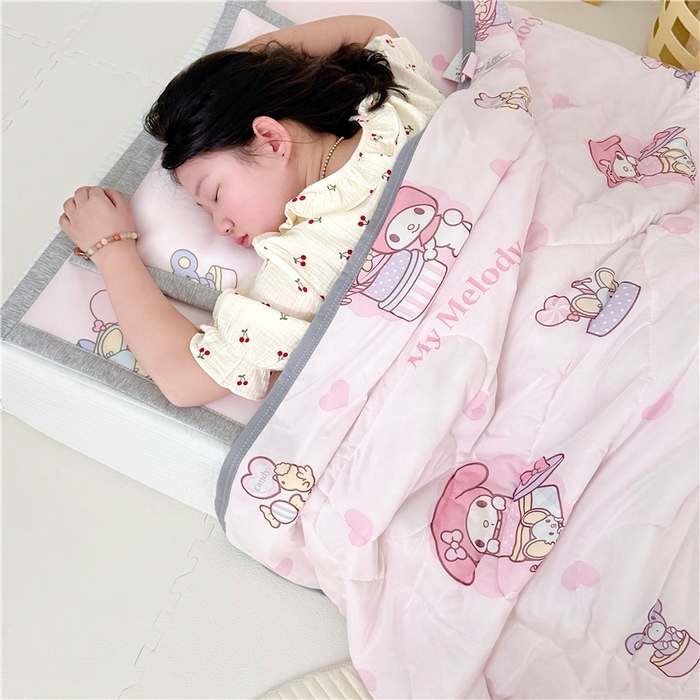 91家纺网 家纺一手货源 找家纺 萌宝家纺 2025新款三丽鸥凉感丝夏被凉席三件套幼儿园小学生宿舍系列 美乐蒂