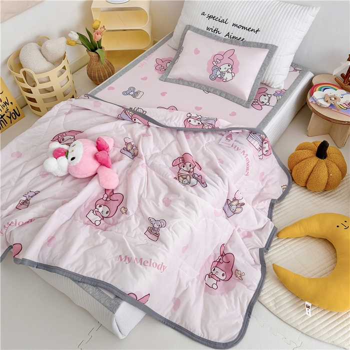 91家纺网 家纺一手货源 找家纺 萌宝家纺 2025新款三丽鸥凉感丝夏被凉席三件套幼儿园小学生宿舍系列 美乐蒂