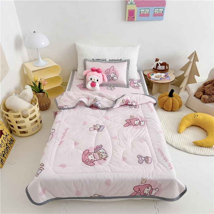 91家纺网 家纺一手货源 找家纺 萌宝家纺 2025新款三丽鸥凉感丝夏被凉席三件套幼儿园小学生宿舍系列 美乐蒂