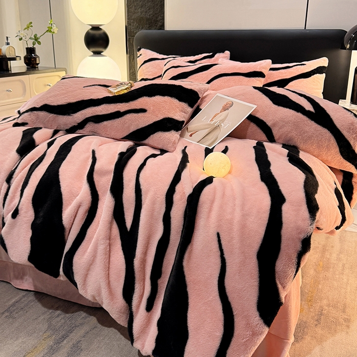 91家纺网 家纺一手货源 找家纺 唐人居 2025新款兔毛绒牛奶绒四件套--斑马 斑马-藕粉