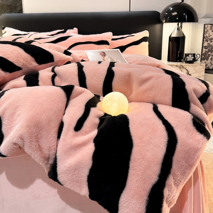 91家纺网 家纺一手货源 找家纺 唐人居 2025新款兔毛绒牛奶绒四件套--斑马 斑马-藕粉