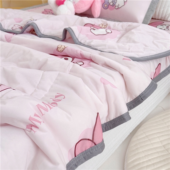 91家纺网 家纺一手货源 找家纺 萌宝家纺 2025新款三丽鸥凉感丝夏被凉席三件套幼儿园小学生宿舍系列 美乐蒂