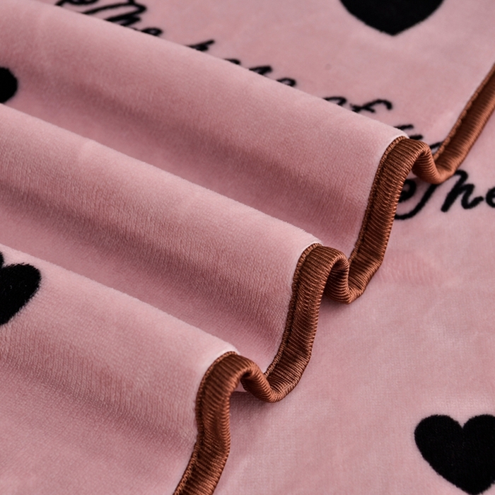 91家纺网 家纺一手货源 找家纺 芯诗曼2025新款8.5斤直播热款高克重牛奶绒法莱绒水晶金貂法莱绒四件套 蝴蝶结