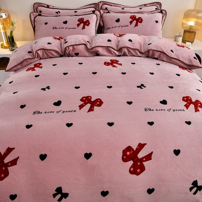 91家纺网 家纺一手货源 找家纺 芯诗曼2025新款8.5斤直播热款高克重牛奶绒法莱绒水晶金貂法莱绒四件套 蝴蝶结