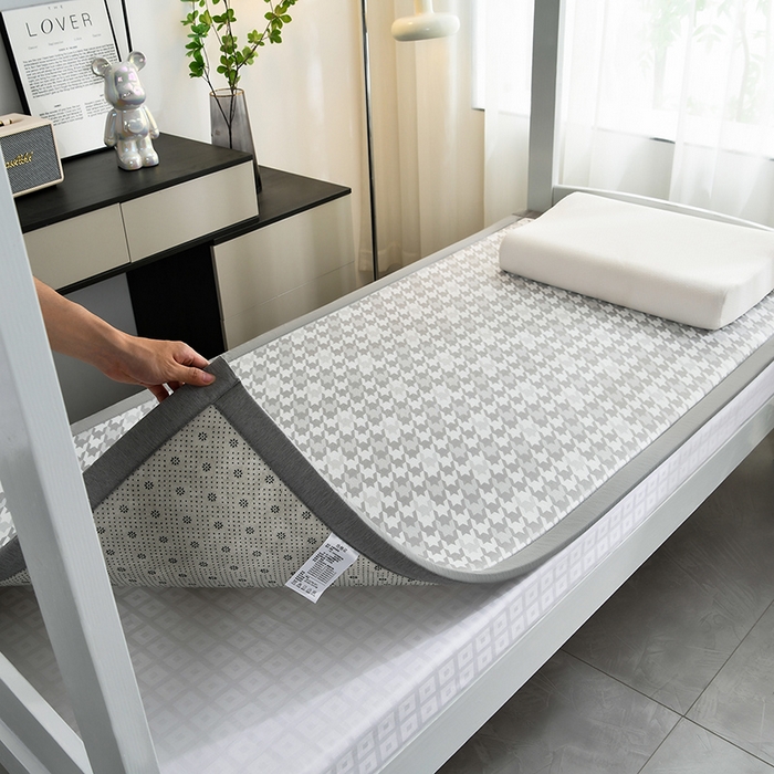 91家纺网 家纺一手货源 找家纺 2025新款PE千鸟格凉感冰丝-榻榻米垫 灰色