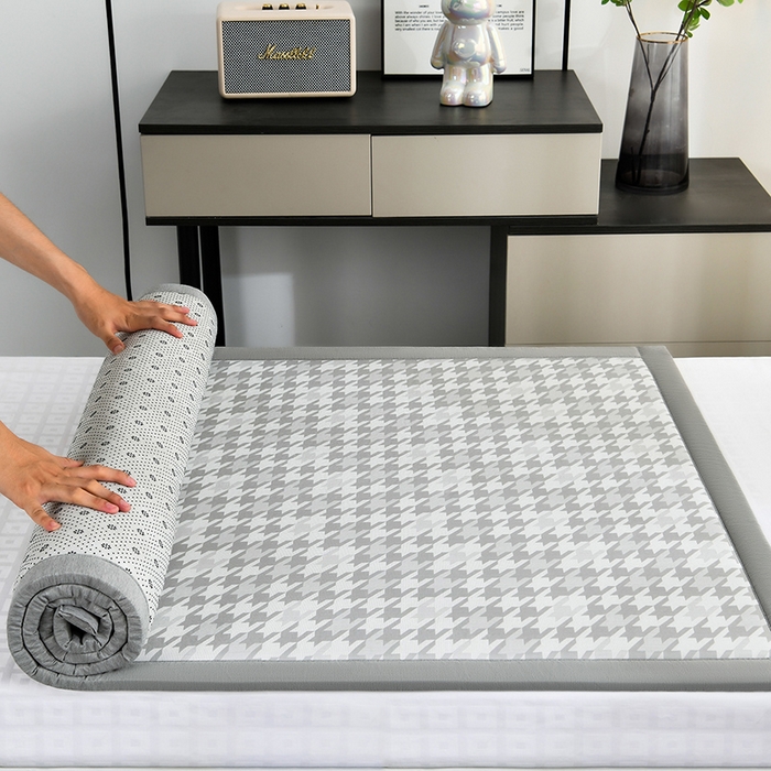 91家纺网 家纺一手货源 找家纺 2025新款PE千鸟格凉感冰丝-榻榻米垫 灰色