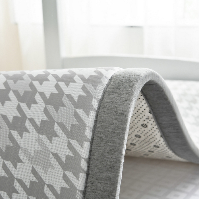 91家纺网 家纺一手货源 找家纺 2025新款PE千鸟格凉感冰丝-榻榻米垫 灰色