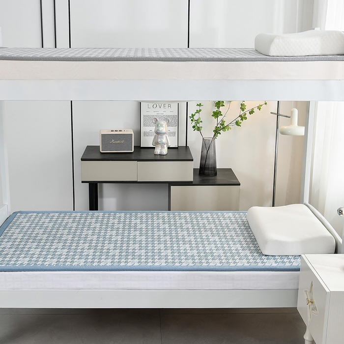 91家纺网 家纺一手货源 找家纺 2025新款PE千鸟格凉感冰丝-榻榻米垫 蓝色