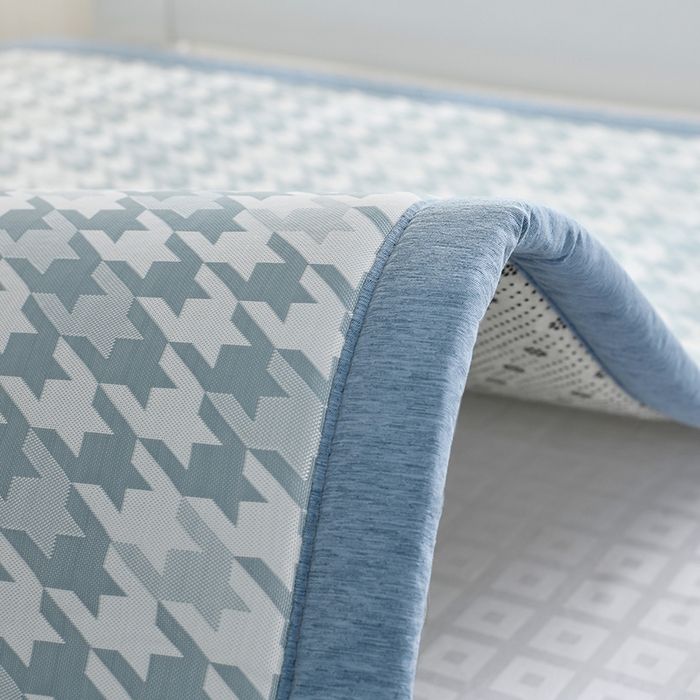 91家纺网 家纺一手货源 找家纺 2025新款PE千鸟格凉感冰丝-榻榻米垫 蓝色