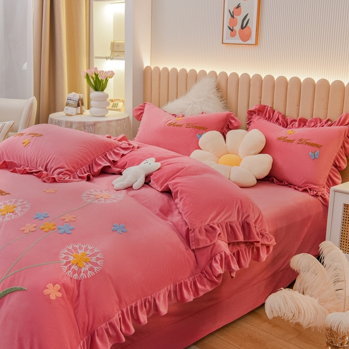 91家纺网 家纺一手货源 找家纺 （总）唐人居 2025新款宝宝绒毛巾绣花边四件套-蒲公英之恋